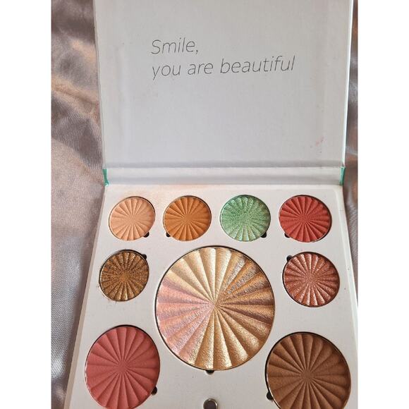 Ofra Good to Go full face palette - Picture 2 of 2